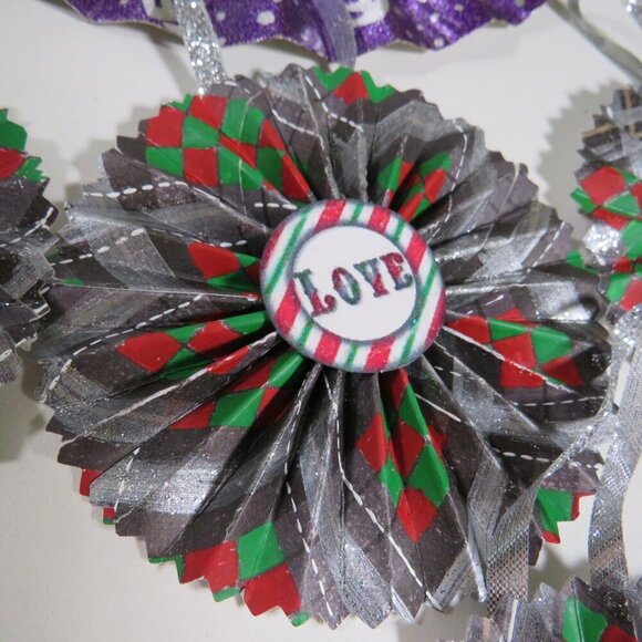 Silver Metallic and diamond pattern Christmas 3-D Rosettes large (18) collection - Picture 4 of 15